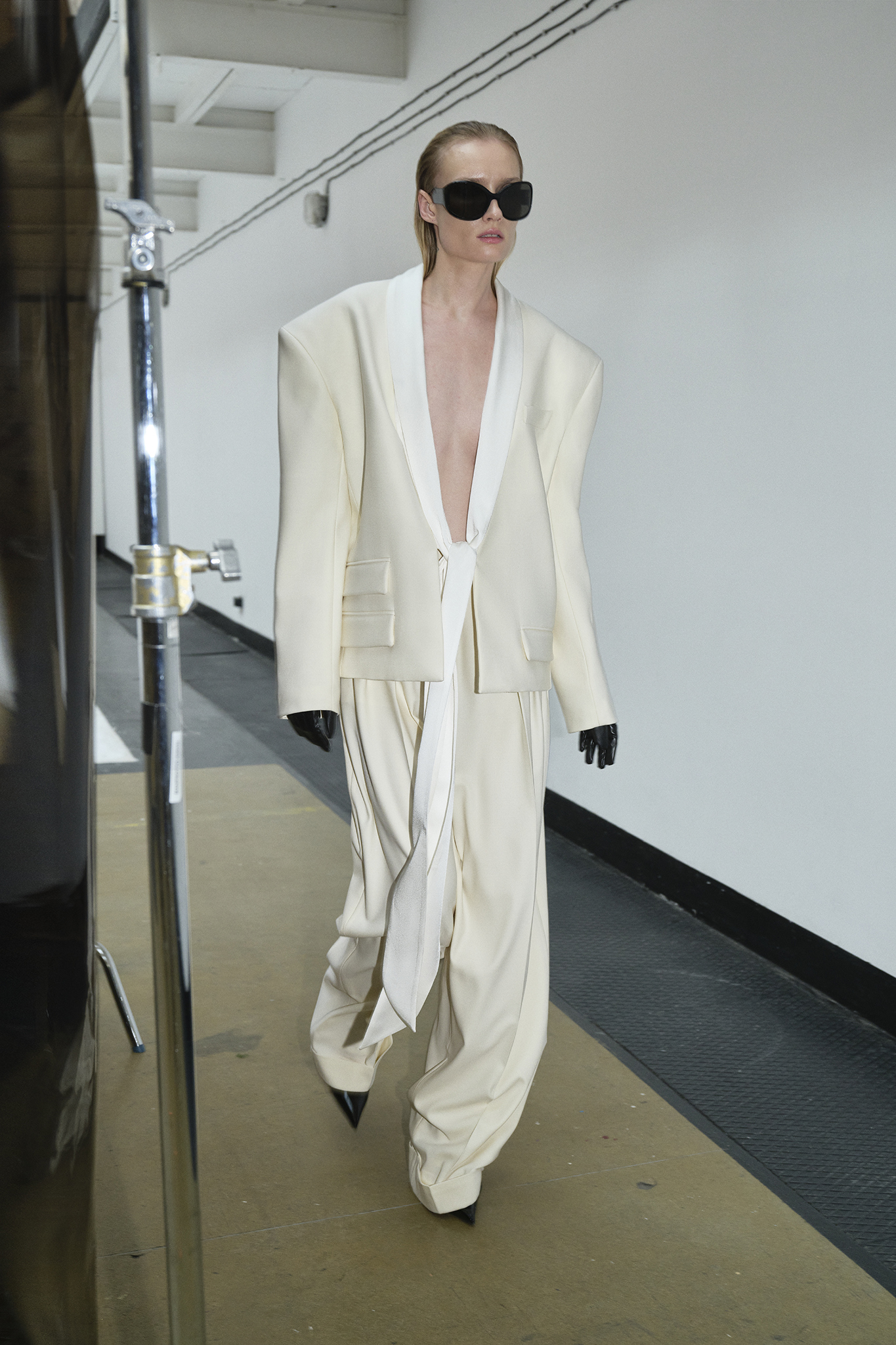 MUSE IVORY WIDE TROUSERS_model_EPUZER