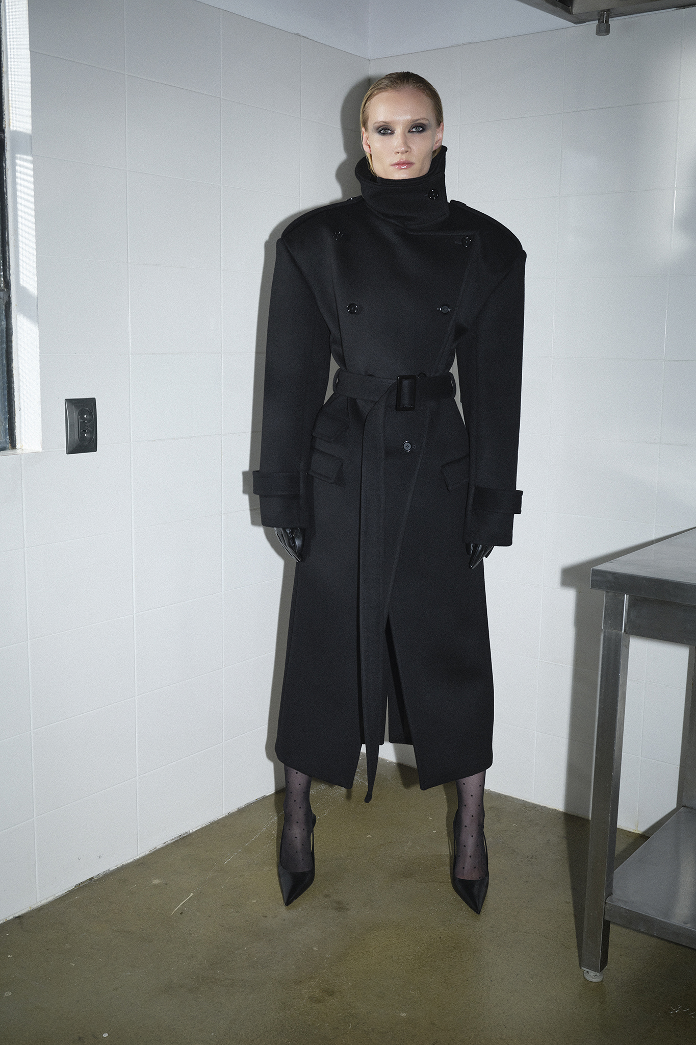 NOIR COMMAND WOOL COAT_model_EPUZER